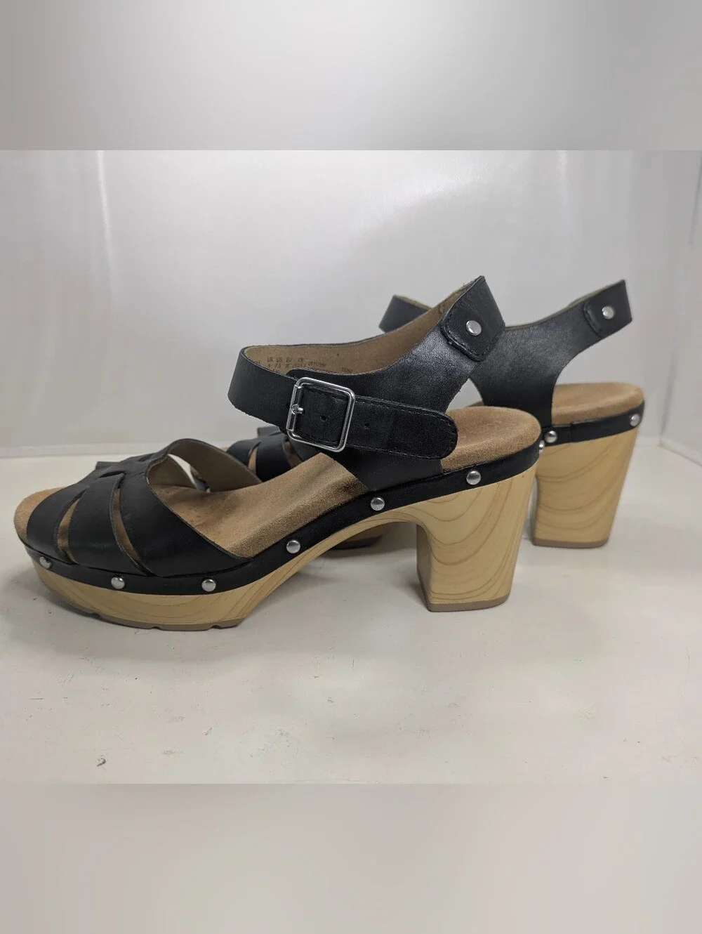 Clarks Ledella Trail Sandal Black Leather Wedge Ankle Strap EUC 7.5